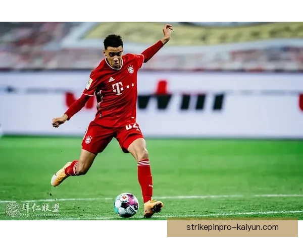 教练战术如何激活穆西亚拉，值得关注其在场上的表现与进攻能力提升情况。