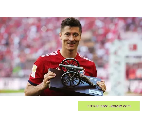 金玟哉表现稳健，持续被看好为德甲赛季最佳潜力球员